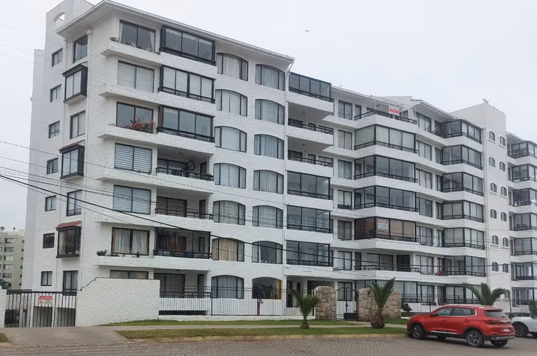 GRAN OPORTUNIDAD SE VENDE DEPARTAMENTO FRONTAL EN AVENIDA DEL MAR – VISTA PANORÁMICA AL MAR