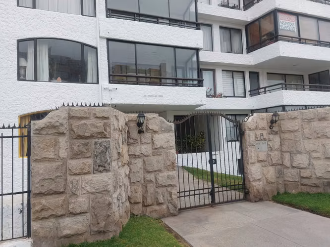 GRAN OPORTUNIDAD SE VENDE DEPARTAMENTO FRONTAL EN AVENIDA DEL MAR – VISTA PANORÁMICA AL MAR