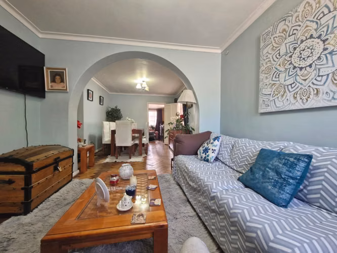 Grace Kelm Vende, Casa 177 m2/ 477m2 terr/5 d/ 2bañ/ piscina y quinch en Quinta Normal
