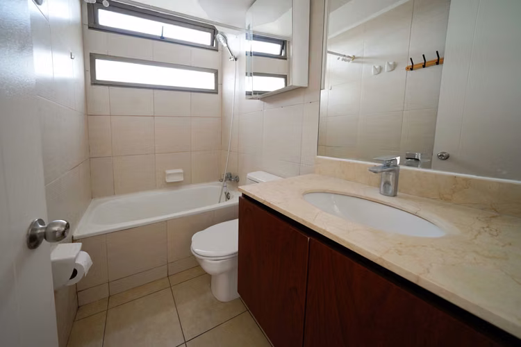 Amplio departamento en excelente ubicación. (175489)