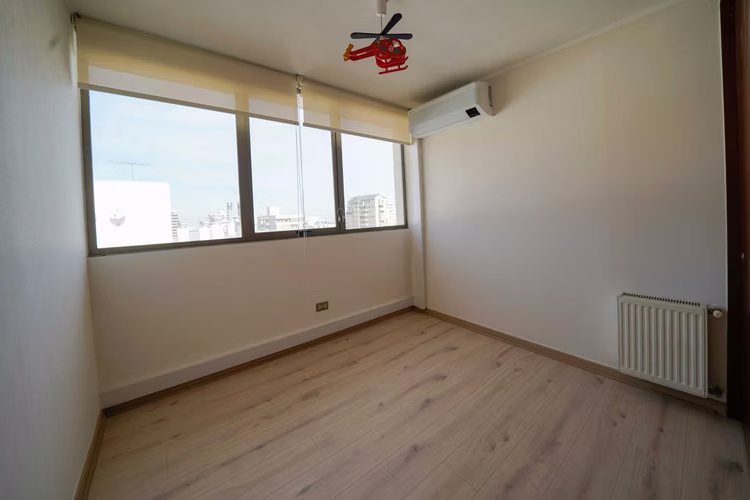 Amplio departamento en excelente ubicación. (175489)