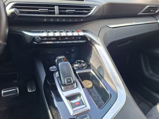 PEUGEOT 3008 ALLURE DIESEL AT 2020