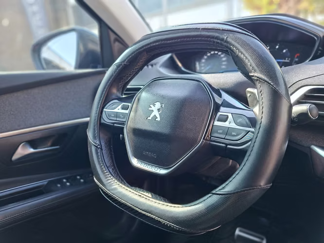 PEUGEOT 3008 ALLURE DIESEL AT 2020