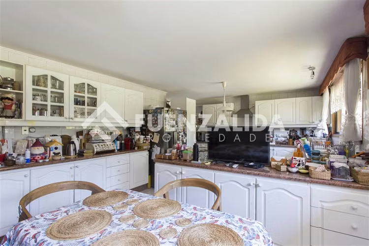 Parcela venta en Batuco, 4 dormitorios y 5 baños. Piscina.