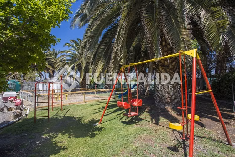 Parcela venta en Batuco, 4 dormitorios y 5 baños. Piscina.