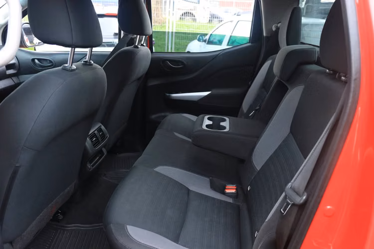 NISSAN NAVARA 4X2 AÑO 2022 FULL EQUIPO AC 2.3D MT6