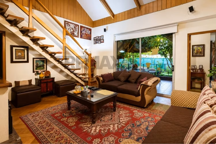 Amplia casa 6d | 5b con piscina en las condes