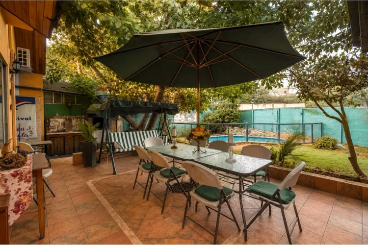 Amplia casa 6d | 5b con piscina en las condes