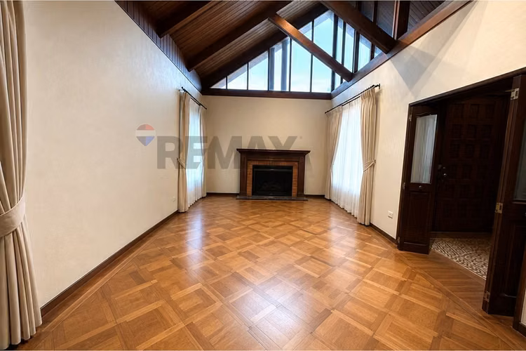 Amplia casa 6d | 5b con piscina en las condes