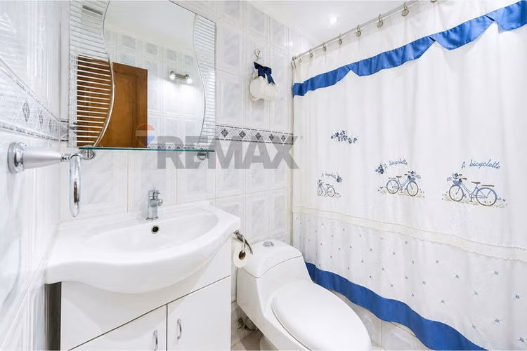 Amplia casa 6d | 5b con piscina en las condes