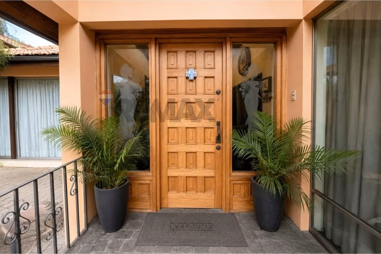 Amplia casa 6d | 5b con piscina en las condes