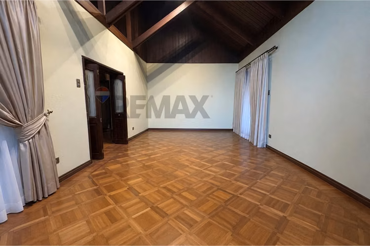 Amplia casa 6d | 5b con piscina en las condes