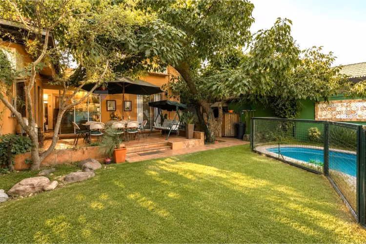 Amplia casa 6d | 5b con piscina en las condes