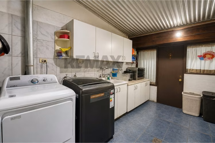 Amplia casa 6d | 5b con piscina en las condes