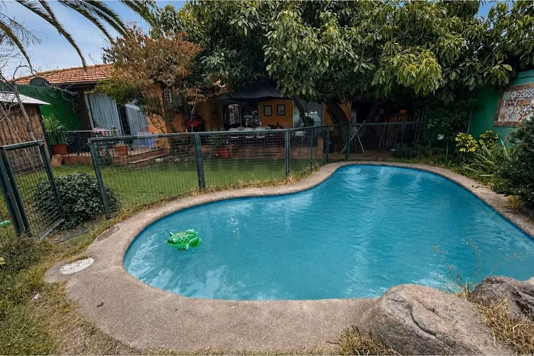Amplia casa 6d | 5b con piscina en las condes