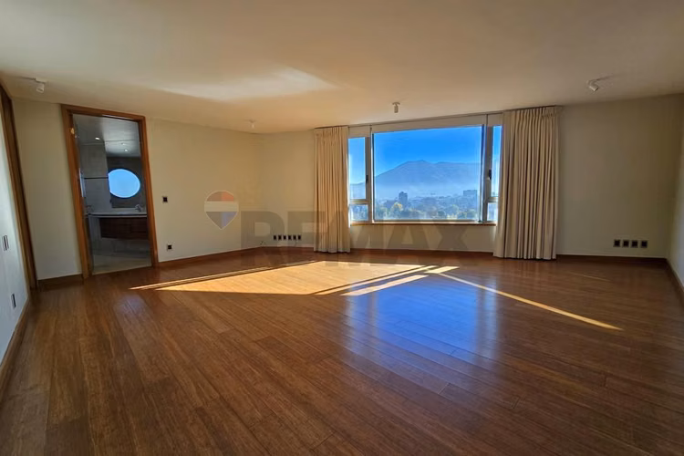 Exclusivo penthouse en el golf ! 4d + sala