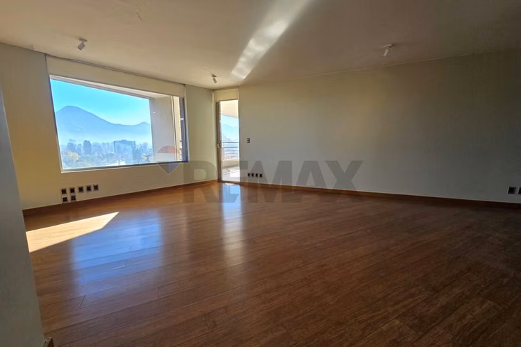 Exclusivo penthouse en el golf ! 4d + sala