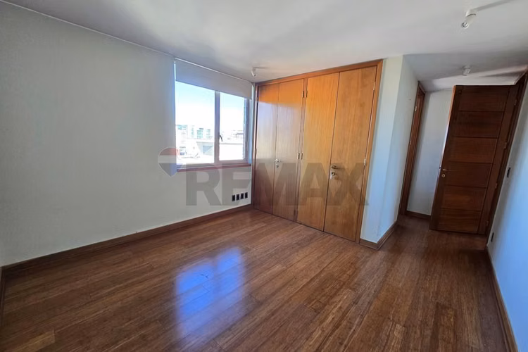 Exclusivo penthouse en el golf ! 4d + sala