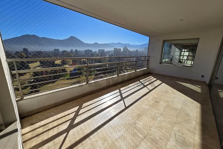 Exclusivo penthouse en el golf ! 4d + sala