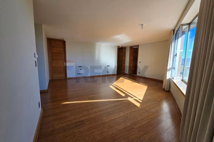 Exclusivo penthouse en el golf ! 4d + sala