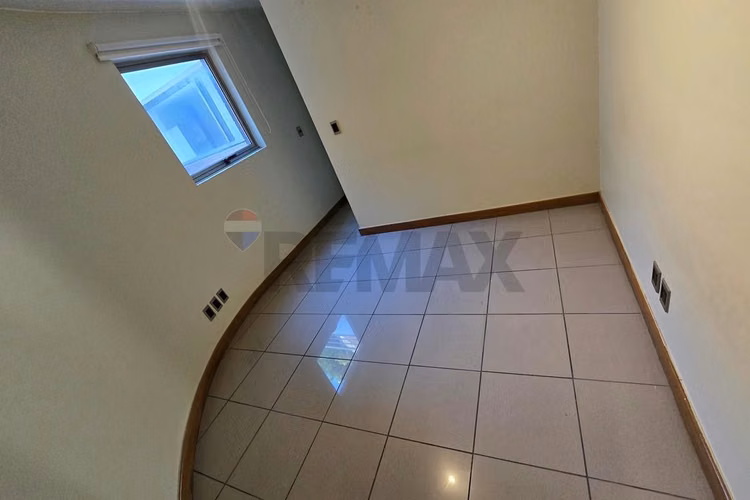 Exclusivo penthouse en el golf ! 4d + sala