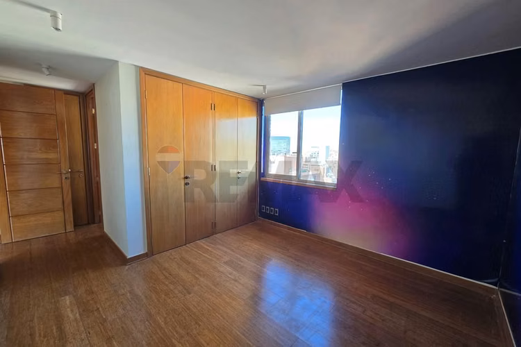 Exclusivo penthouse en el golf ! 4d + sala