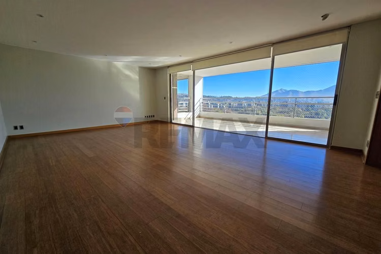 Exclusivo penthouse en el golf ! 4d + sala