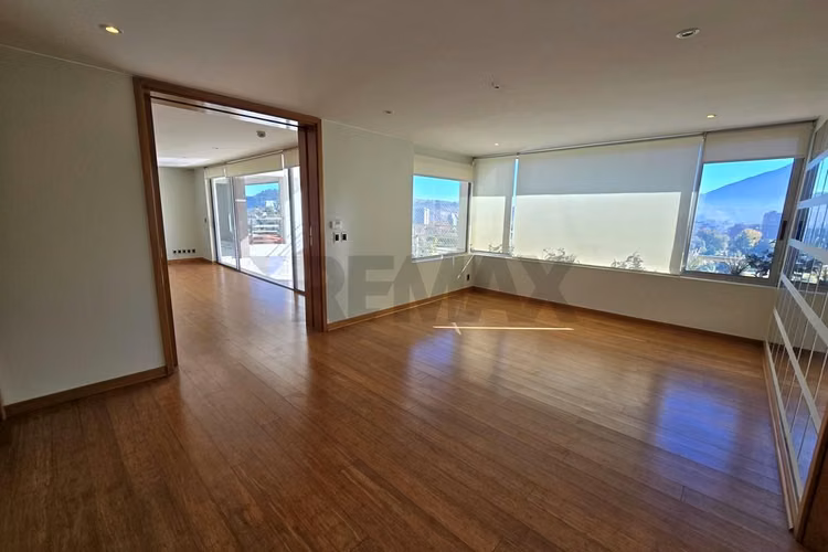 Exclusivo penthouse en el golf ! 4d + sala