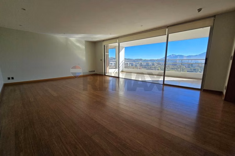 Exclusivo penthouse en el golf ! 4d + sala