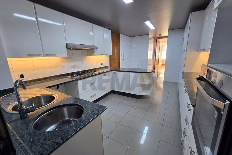 Exclusivo penthouse en el golf ! 4d + sala
