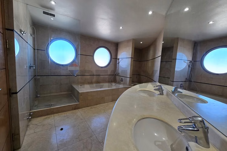 Exclusivo penthouse en el golf ! 4d + sala