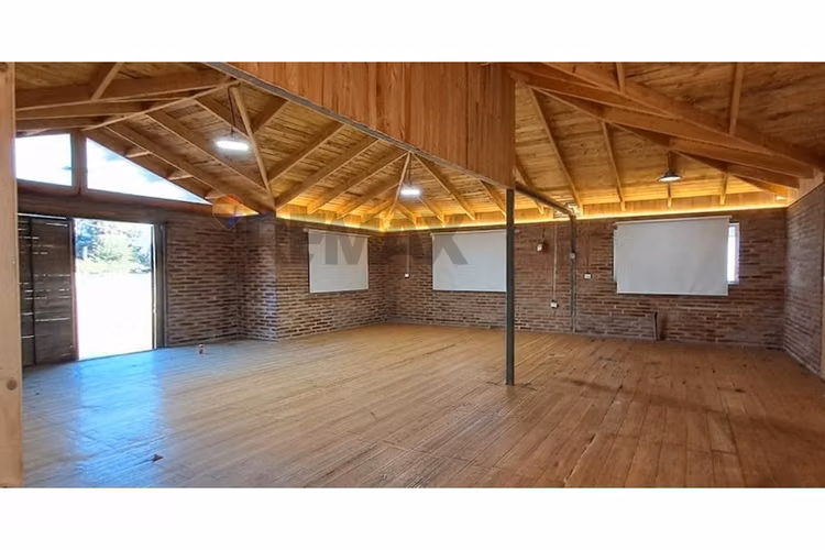 Casa rústica en parcela de 1 ha en talagante