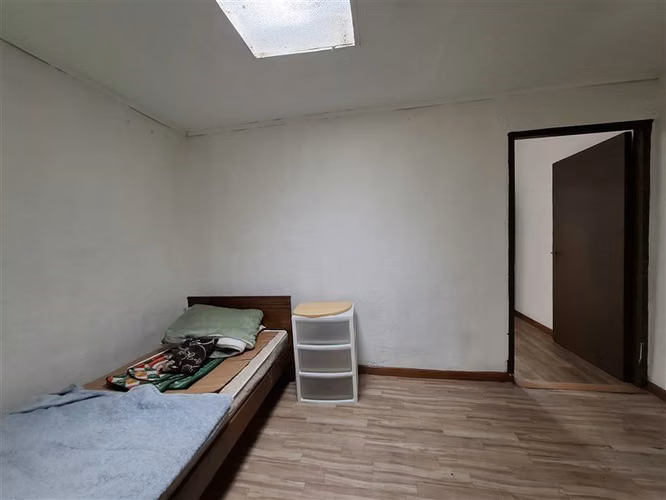 LOCAL COMERCIAL 145 m2 en 213 de terreno renovado. 3 accesos independientes