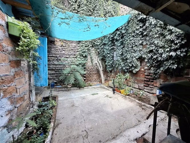 LOCAL COMERCIAL 145 m2 en 213 de terreno renovado. 3 accesos independientes