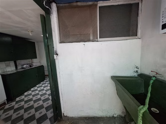 LOCAL COMERCIAL 145 m2 en 213 de terreno renovado. 3 accesos independientes