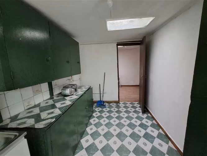 LOCAL COMERCIAL 145 m2 en 213 de terreno renovado. 3 accesos independientes