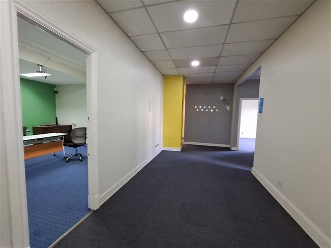 OFICINA PHILLIPS 8 privados 4 amplias salas, 8 baños en 502 m2