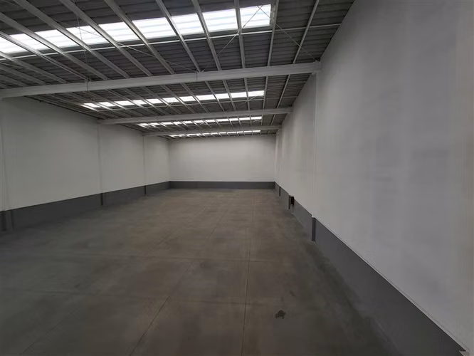 BODEGA San Ignacio 660 y 136 m2 de oficinas por habilitar 5 est.
