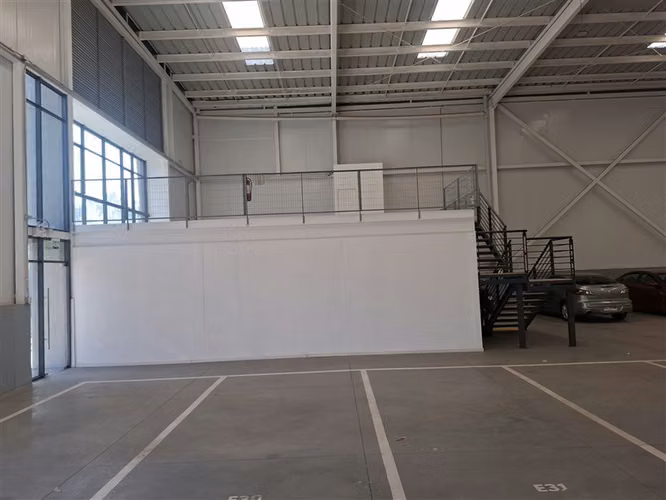 BODEGA 916 m2 y 188,7m2 oficinas x habilitar 2 pisos. 5 Est 3.