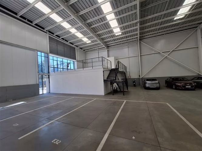 BODEGA 916 m2 y 188,7m2 oficinas x habilitar 2 pisos. 5 Est 3.