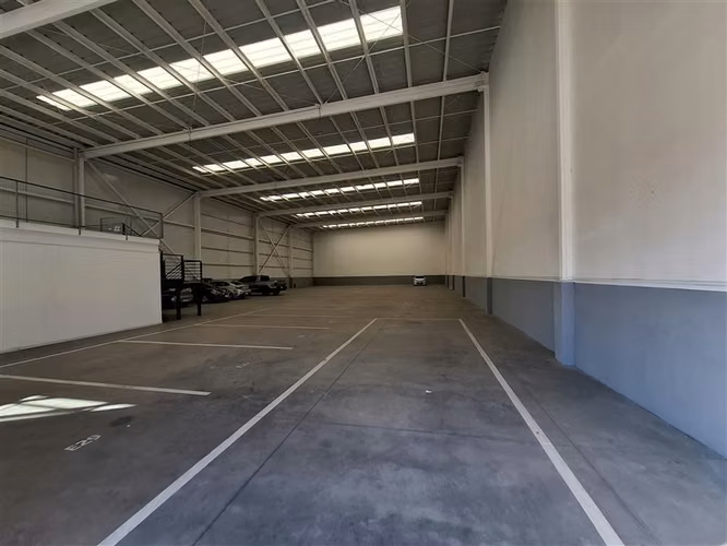 BODEGA 916 m2 y 188,7m2 oficinas x habilitar 2 pisos. 5 Est 3.
