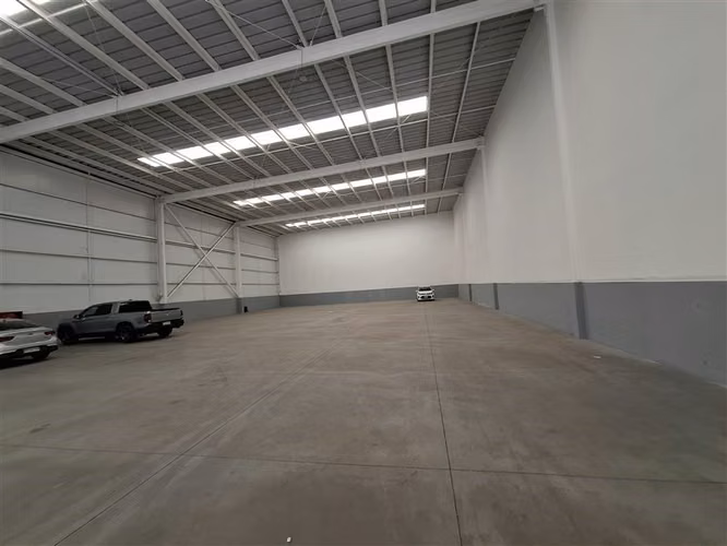 BODEGA 916 m2 y 188,7m2 oficinas x habilitar 2 pisos. 5 Est 3.