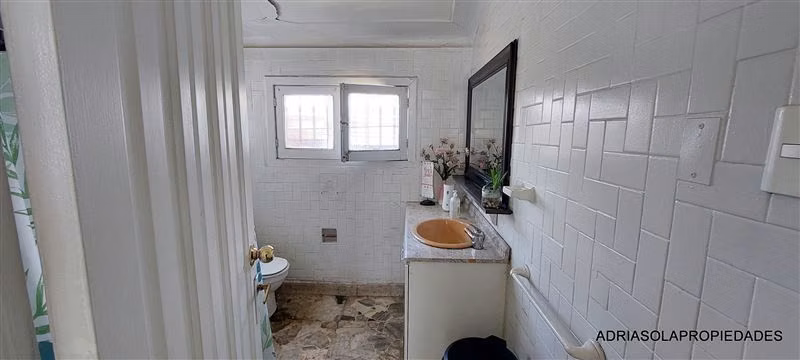 LOCAL COMERCIAL Barrio Italia Local Comercial 227 en 191 de terreno