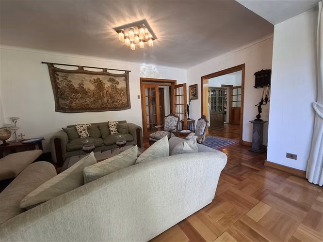 CASA Plaza Uruguay 3D 3B 2 salas estar, 248 en 480 de terreno. Piscina