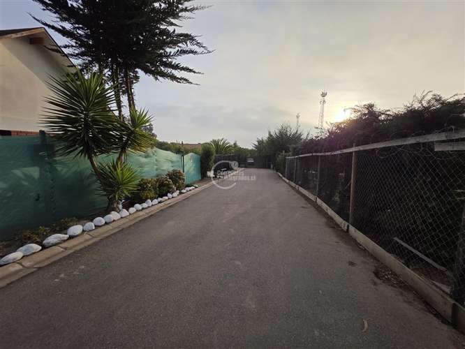 Amplia casa Mantagua, 5D-4B, en Condominio control acceso ED