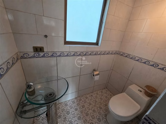 Amplia casa Mantagua, 5D-4B, en Condominio control acceso ED