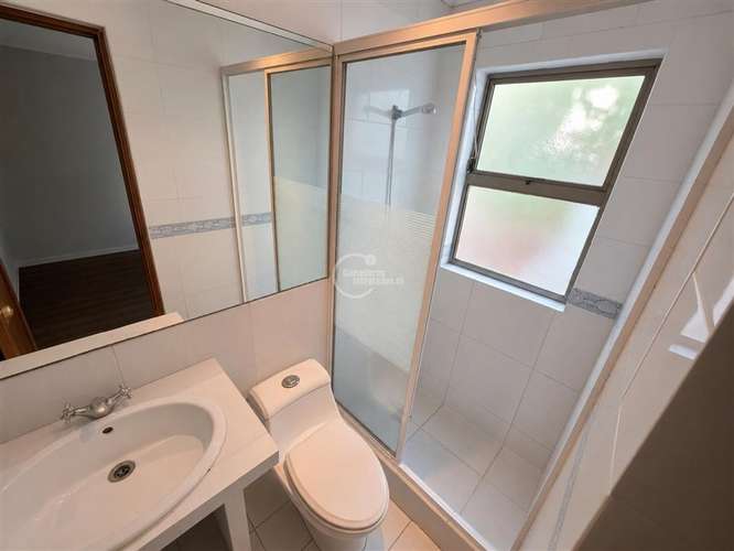 Amplia casa Mantagua, 5D-4B, en Condominio control acceso ED