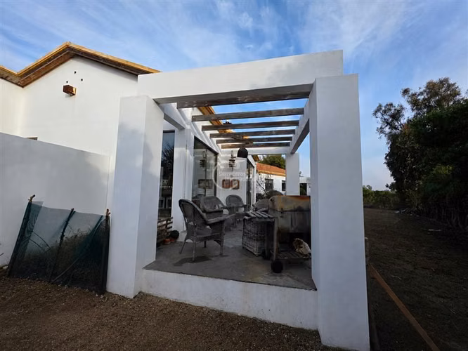 Amplia casa Mantagua, 5D-4B, en Condominio control acceso ED