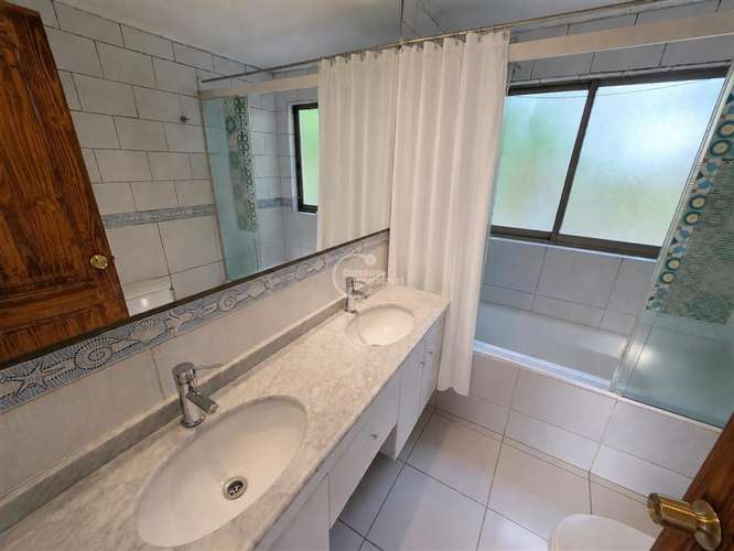 Amplia casa Mantagua, 5D-4B, en Condominio control acceso ED