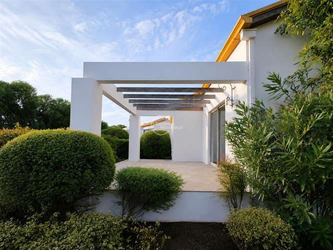 Amplia casa Mantagua, 5D-4B, en Condominio control acceso ED